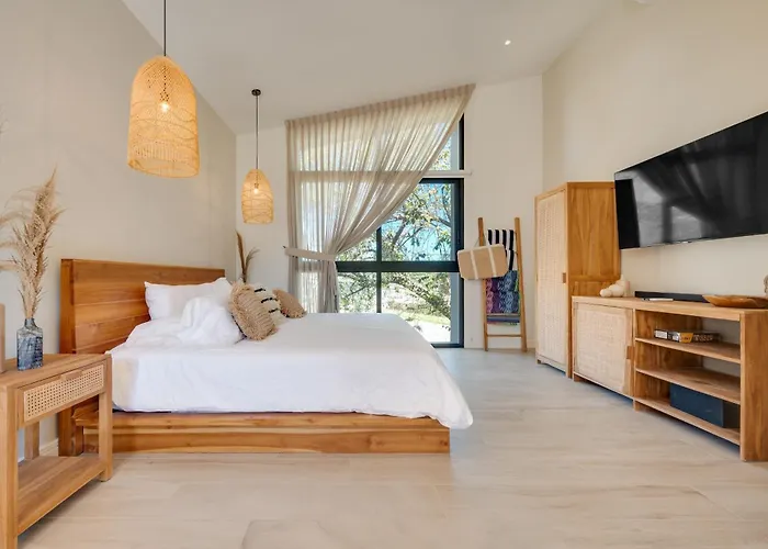Appartement The #3 - Boutique In Flamingo - Ground Level